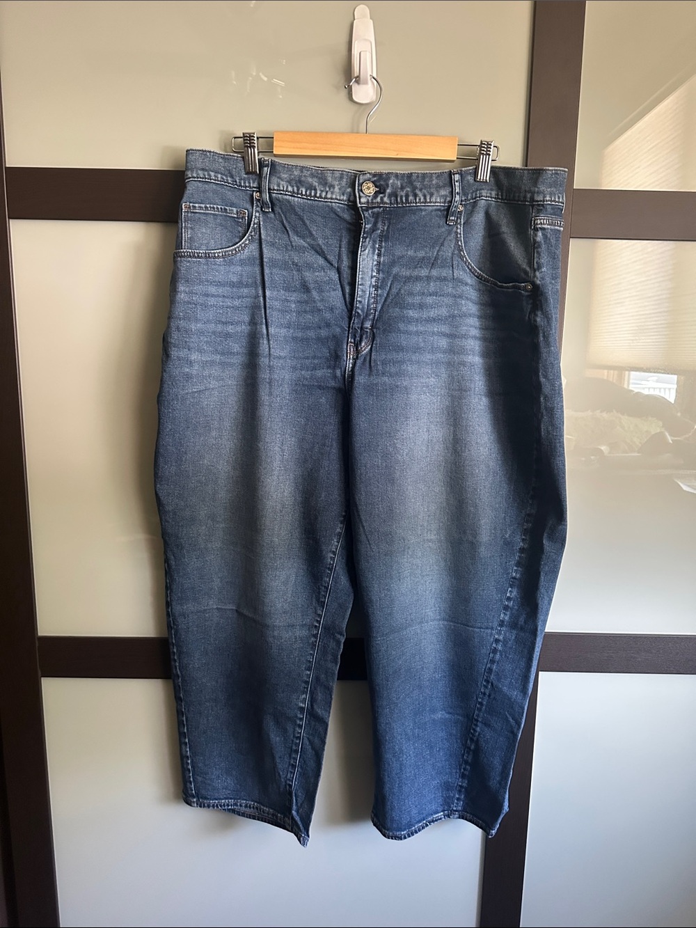White House Black Market Women’s Barrel Leg Jeans size 18S